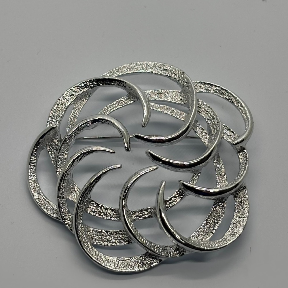 Brooch Silver Tone Classic Sarah Coventry Abstract Signed‎
